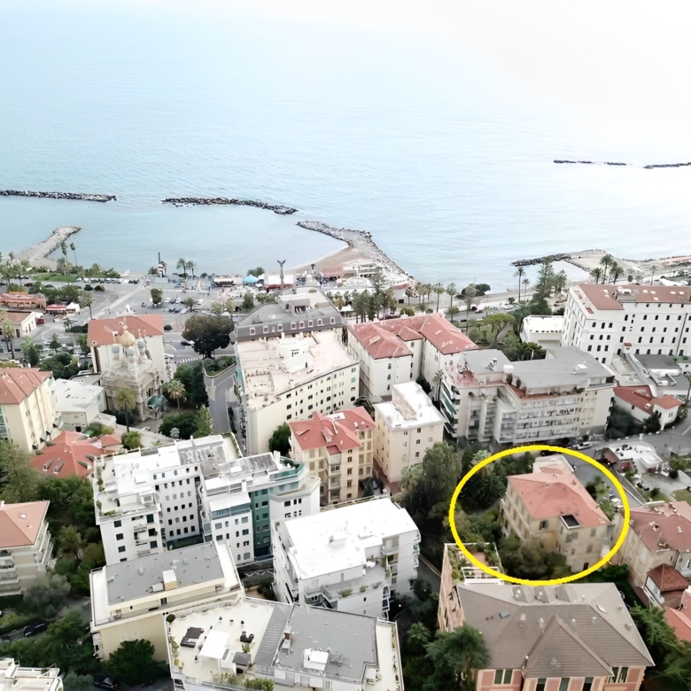 Villa Ferraro si trova al principio di Via Nuvoloni, considerata tra le strade residenziali più prestigiose e tranquille della città, precisamente tra la chiesa ortodossa ed il Grand Hotel Royal. Via Nuvoloni, oltre ad ospitare edifici di grande pregio, è sostanzialmente un’arteria di Corso degli Inglesi ed, insieme a via Roccasterone e via Hope, costituiscono indiscutibilmente il quartiere più esclusivo di Sanremo.